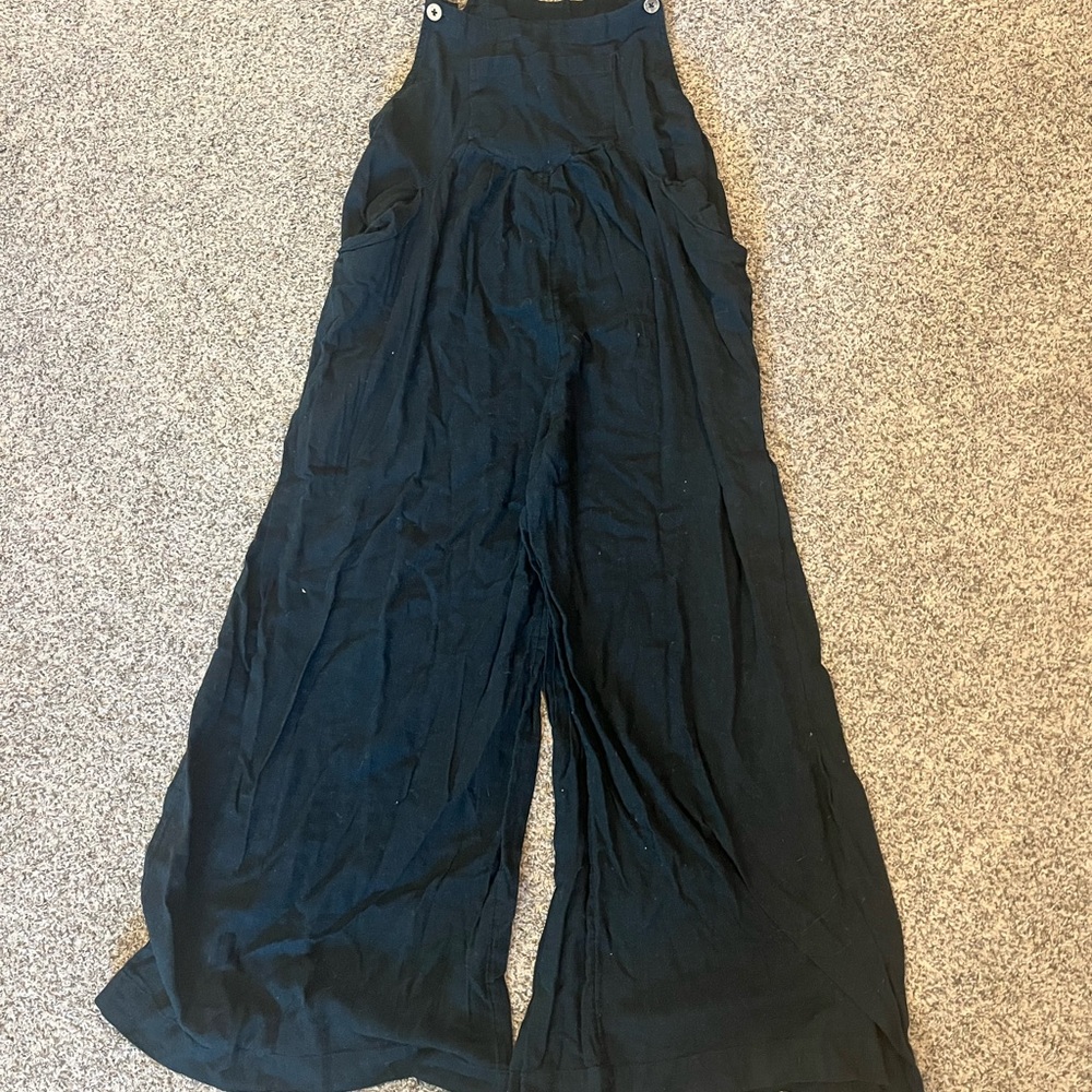 NATURAL LIFE Black Flowy Jumpsuit with Wide-Leg Design